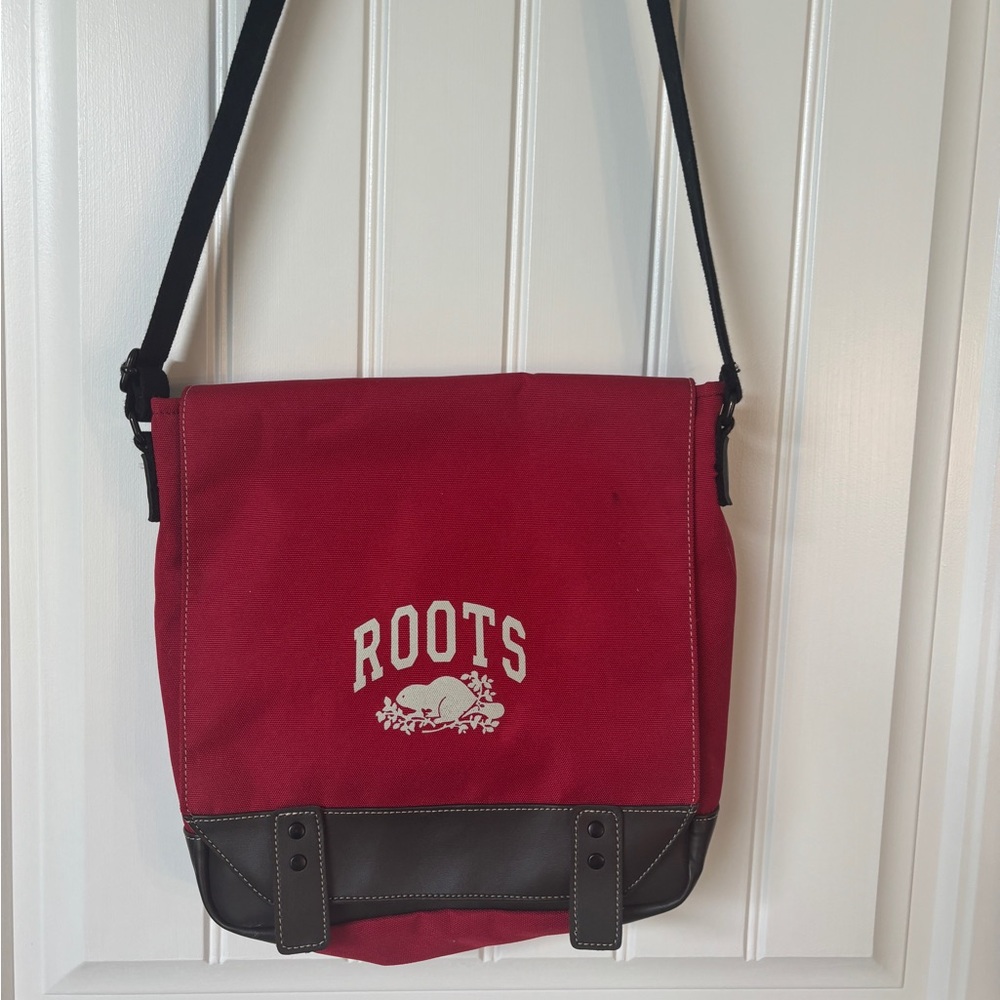 Rare Vintage Roots Red & Black Messenger Bag (Disney EPCOT Canada Exclusive!)